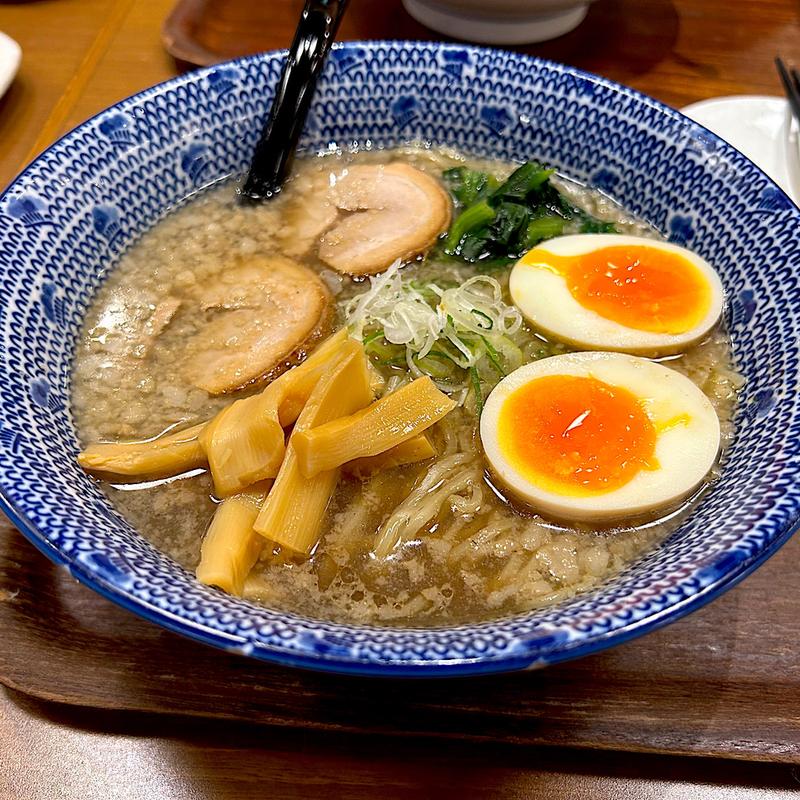 味玉濃厚煮干しらーめん(らーめん直久 新宿西口店)