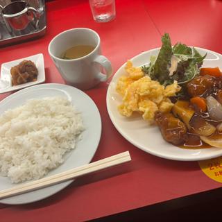 サービスランチ【海老天、酢豚、小鉢】