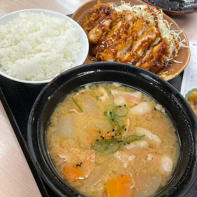 豚汁定食(かつや 千歳烏山店)