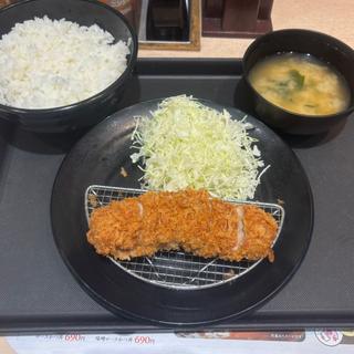 丸太ヒレかつ定食