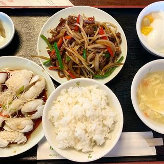 青椒絲牛とイカと葱の醤油かけ