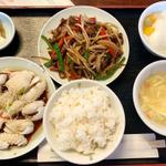 青椒絲牛とイカと葱の醤油かけ