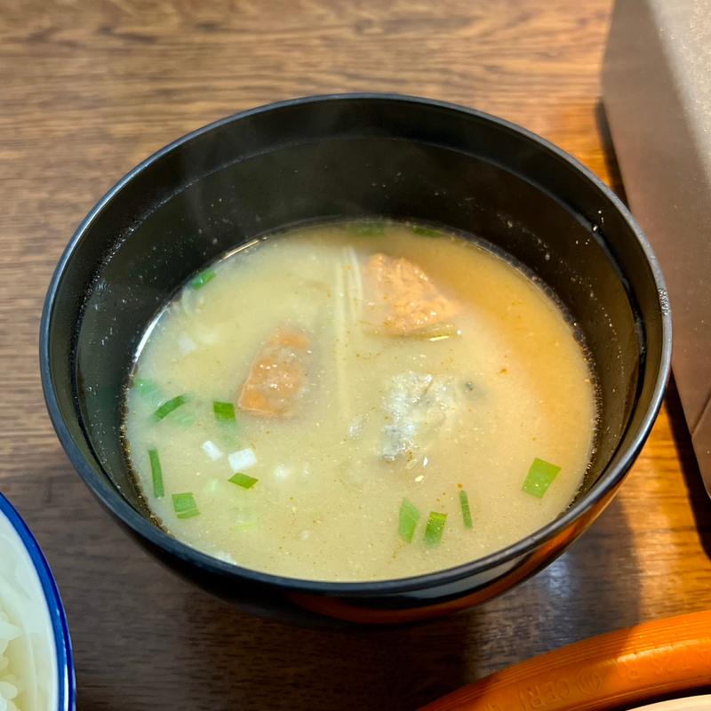 あら汁(焼肉居酒屋 ぐうちょきぱ)