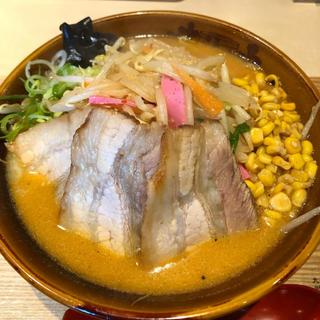 味噌ラーメン チャーシュー バター コーン 野菜炒め