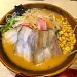 味噌ラーメン チャーシュー バター コーン 野菜炒め