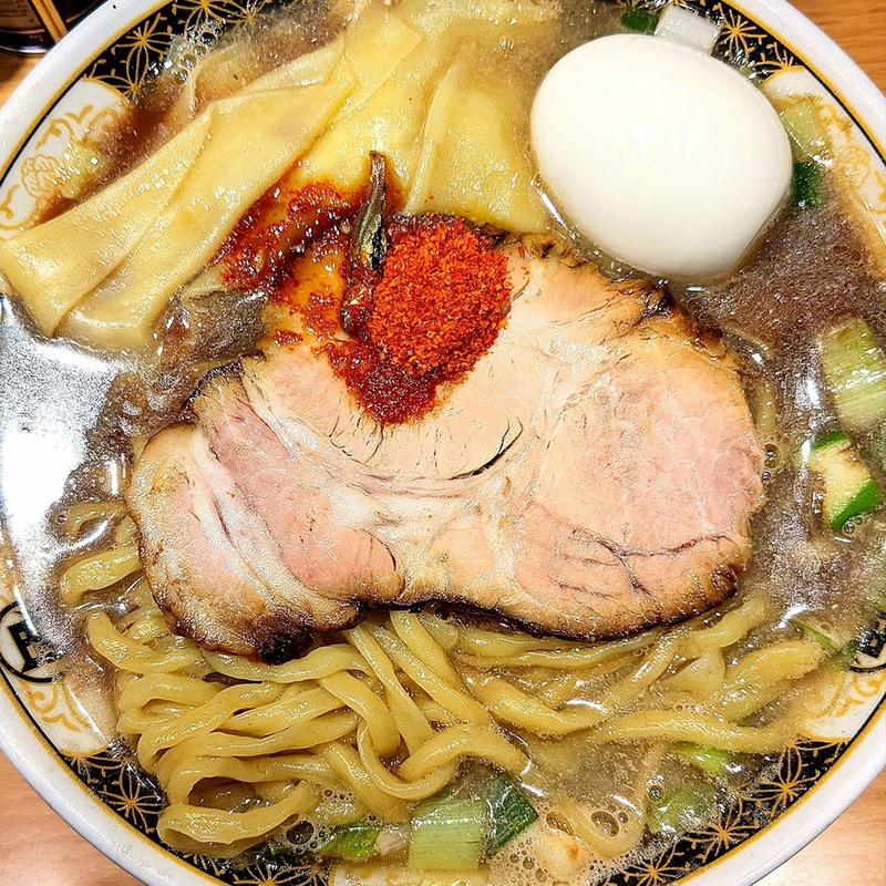 味玉煮干しラーメン 大盛 反麺増し 味濃いめ 油多め 3辛(すごい煮干ラーメン凪 田町店)
