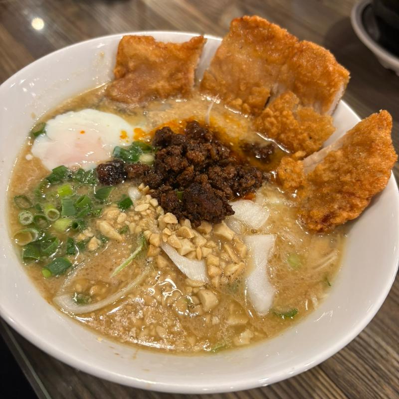 坦々麺(白)(四川担々麺 ななつぼし（新橋）)