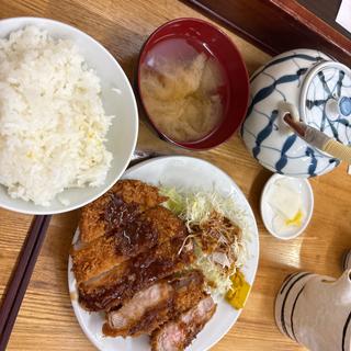 ロースかつ定食大