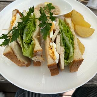 燻製チキンサンド