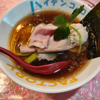 凛々しい比内地鶏中華ソバ〜のスモｰクチキン白湯らぁ麺