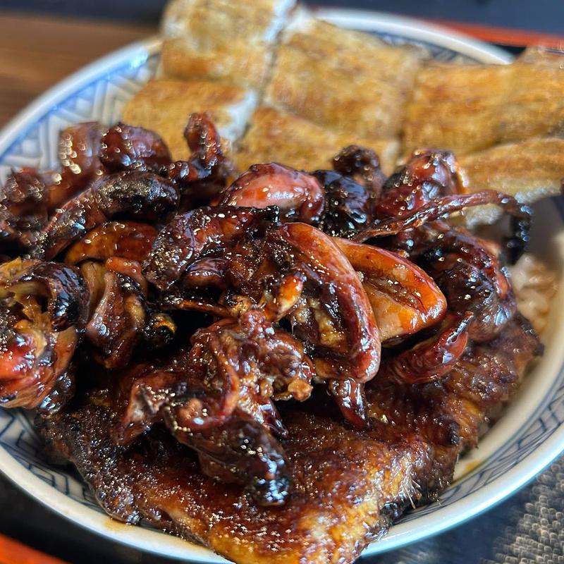 紅白丼 肝(うなしげ)