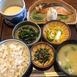 麦とろ鮭の粕漬け定食