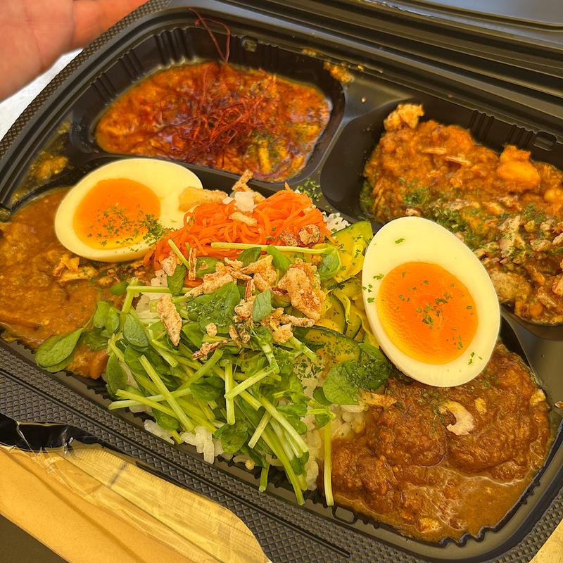 4種のカレー(Snow Peak HEADQUARTERS)