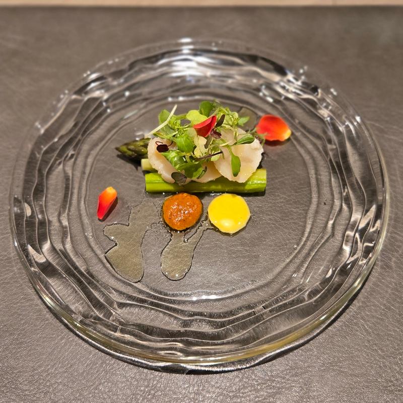 ホタテとアスパラのマリネ 菜園風サラダを添えて(難波 鉄板焼き Sublime)