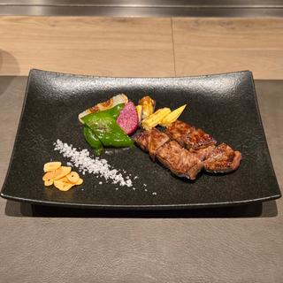 和牛と旬菜の鉄板焼き