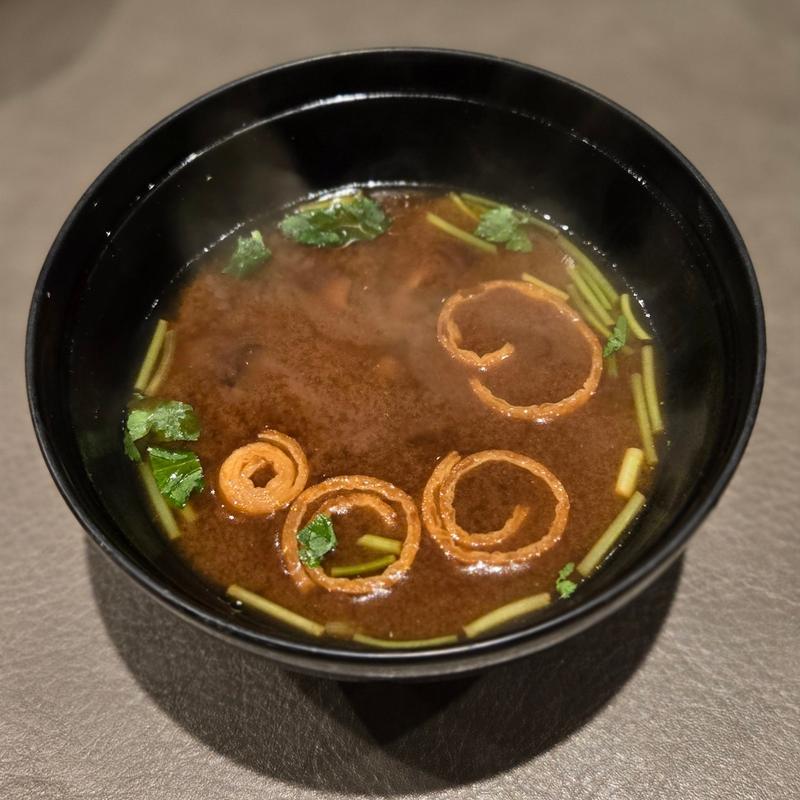 なめこの赤出汁(難波 鉄板焼き Sublime)