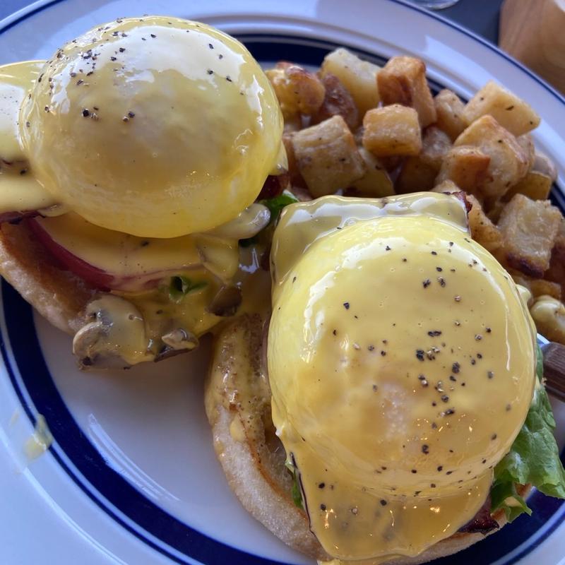 エッグベネディクト(Eggs 'n Things 神戸ハーバーランド店)