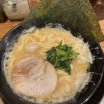 ラーメン(横浜家系ラーメン 春吉家)