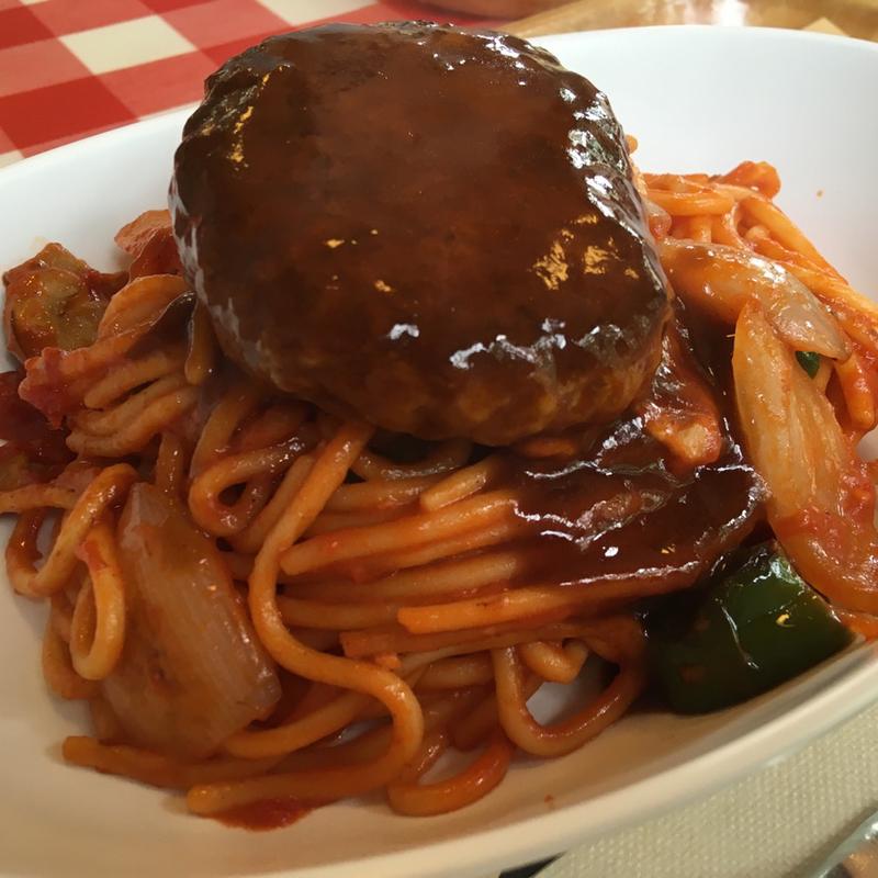 ハンバーグ添えナポリタン(レストランHACHI 秋保温泉)