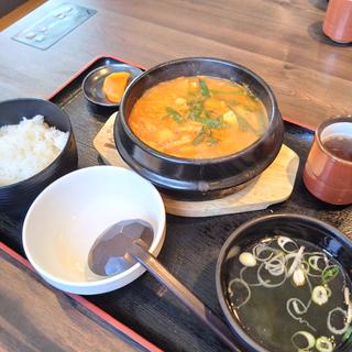 ホルモン鍋定食