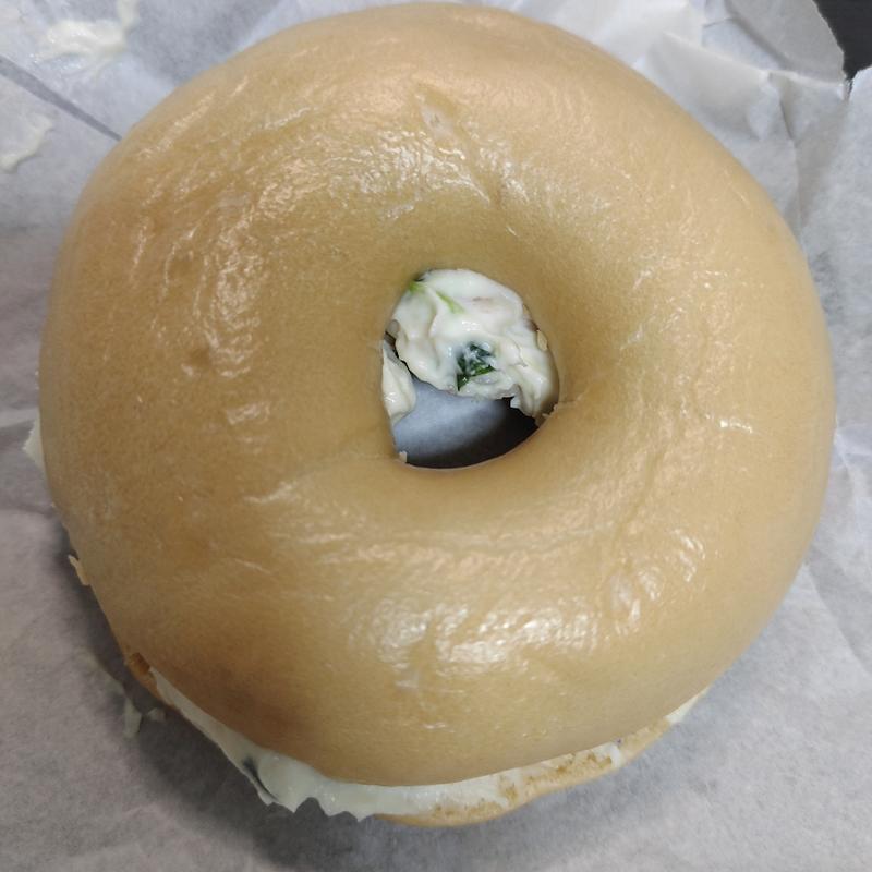 クリームチーズサンド 〜ベーコンスキャリオン〜(BAGEL & BAGEL × Kiri Café)