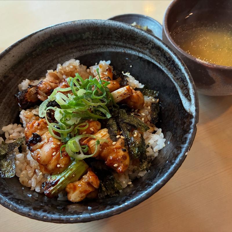 焼き鳥丼(センバ鶏家)