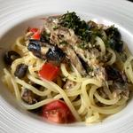 鰯とケーパー、オリーブのトマトパスタ