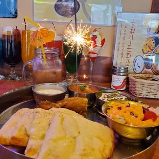 ナンカレーBセット(ほうれん草カレーとキーマカレー)