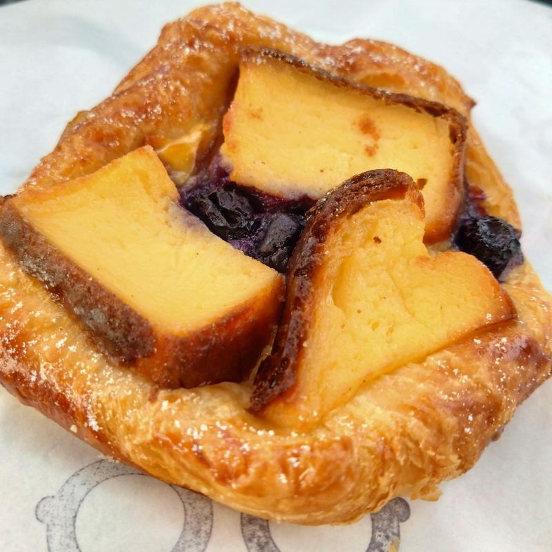 チーズケーキデニッシュ(めがね)