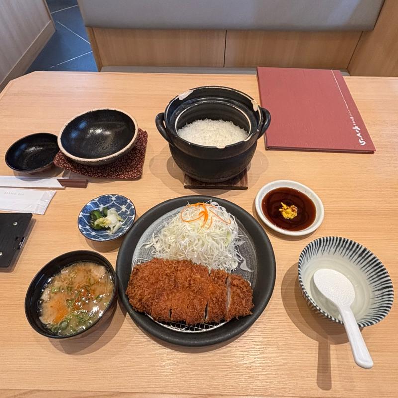 ロースカツ180g定食+豚汁(【4月11日オープン】とんかつ神楽坂さくら 八千代大和田店)