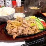 鉄板生姜焼き定食(肉食堂ゼットン)
