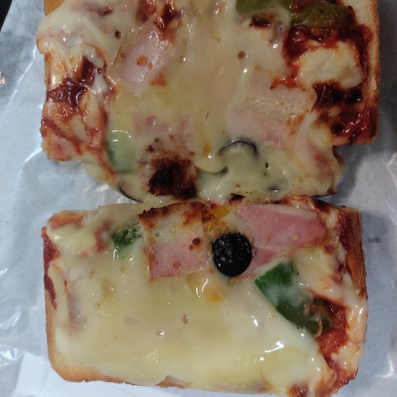 ピザトースト(PORT tomigaya)