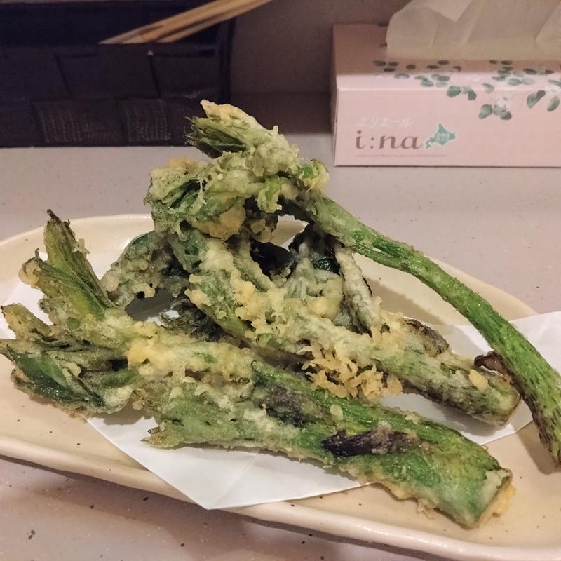 ウドの天ぷら(食べ呑み処 佳)