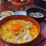 比内地鶏と名古屋コーチンの至高の親子丼(お食事処 桜の里)