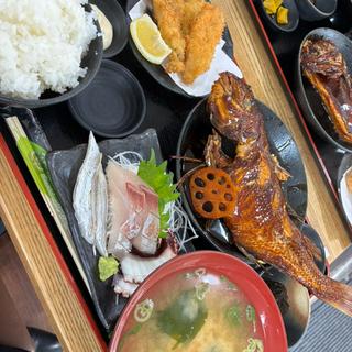 よくばり定食(銀蔵 茨木中穂積店)