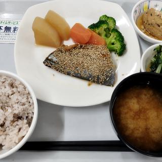 元気が出るメニュー(サゴシの胡麻胡椒焼き)