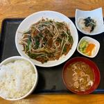ニラレバ炒め定食(味の八珍亭)