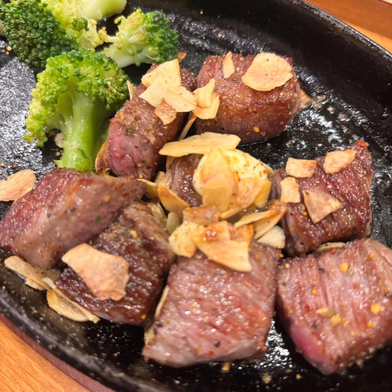 とも三角ステーキ(鉄板酒場 とみろく)