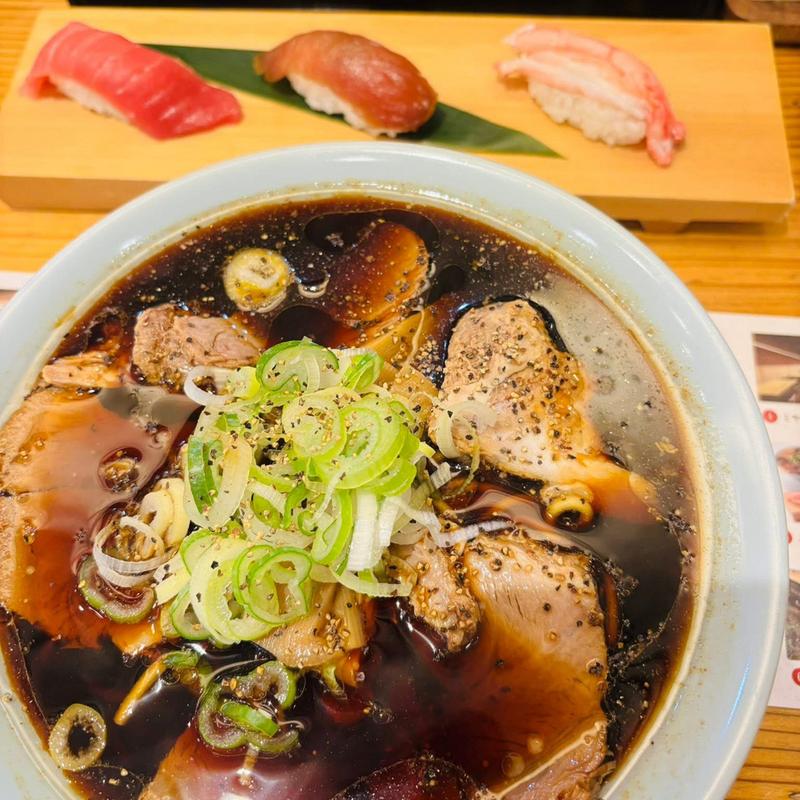 富山ブラックラーメン 鮨3貫セット(とやま鮨らーめん空港店)