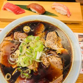 富山ブラックラーメン 鮨3貫セット