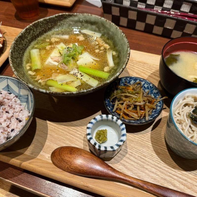 鳥吸い定食(焼鳥 ハレツバメ 新宿東口店)