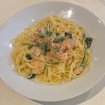 サーモンとほうれん草のクリームパスタ