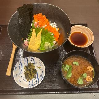 贅沢ねぎトロ海鮮丼