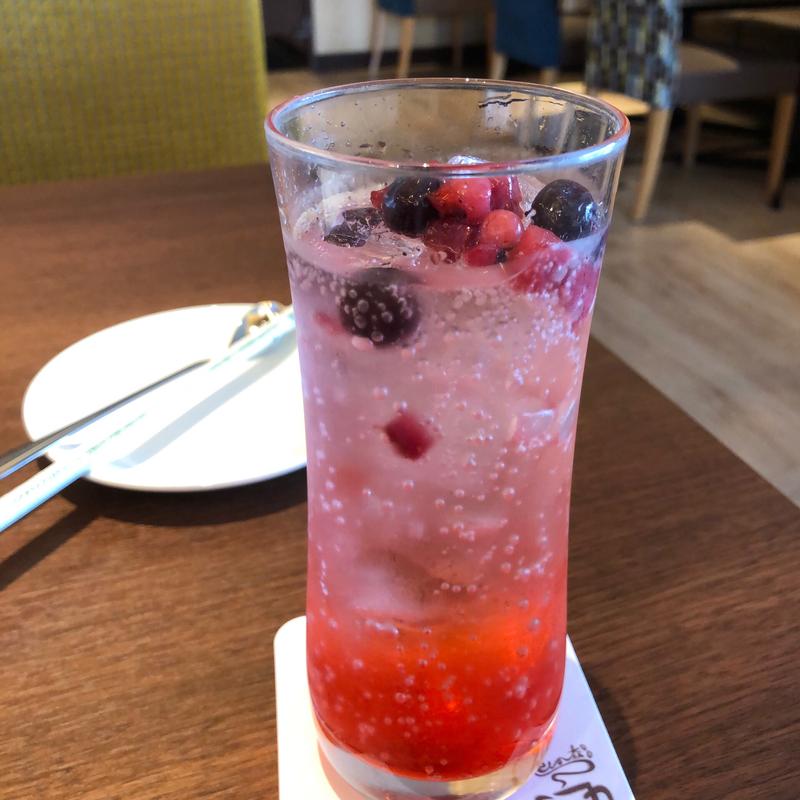 ラズベリーMIXソーダ(むさしの森珈琲 三芳藤久保店)