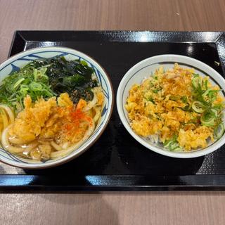 かけうどんと無料天かすとネギの天丼