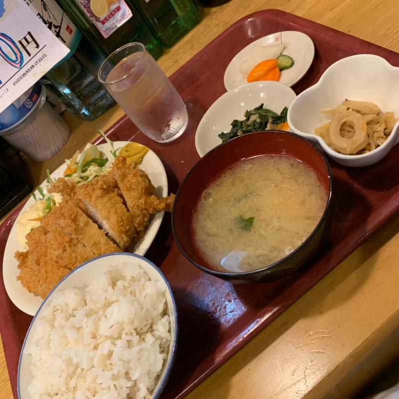 鳥むね肉フライ定食(もつ九)
