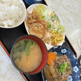生姜焼き定食　肉じゃが追加