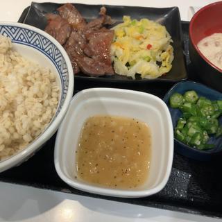 牛たん麦とろ御膳 8切れ