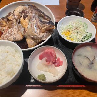 鯛のアラ焼き・小刺身