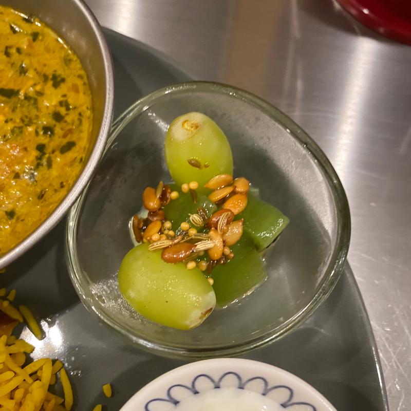 ぶどうとキウイのサラダ(カレーアパート ニュートキワ(咖喱公寓 新常盤))